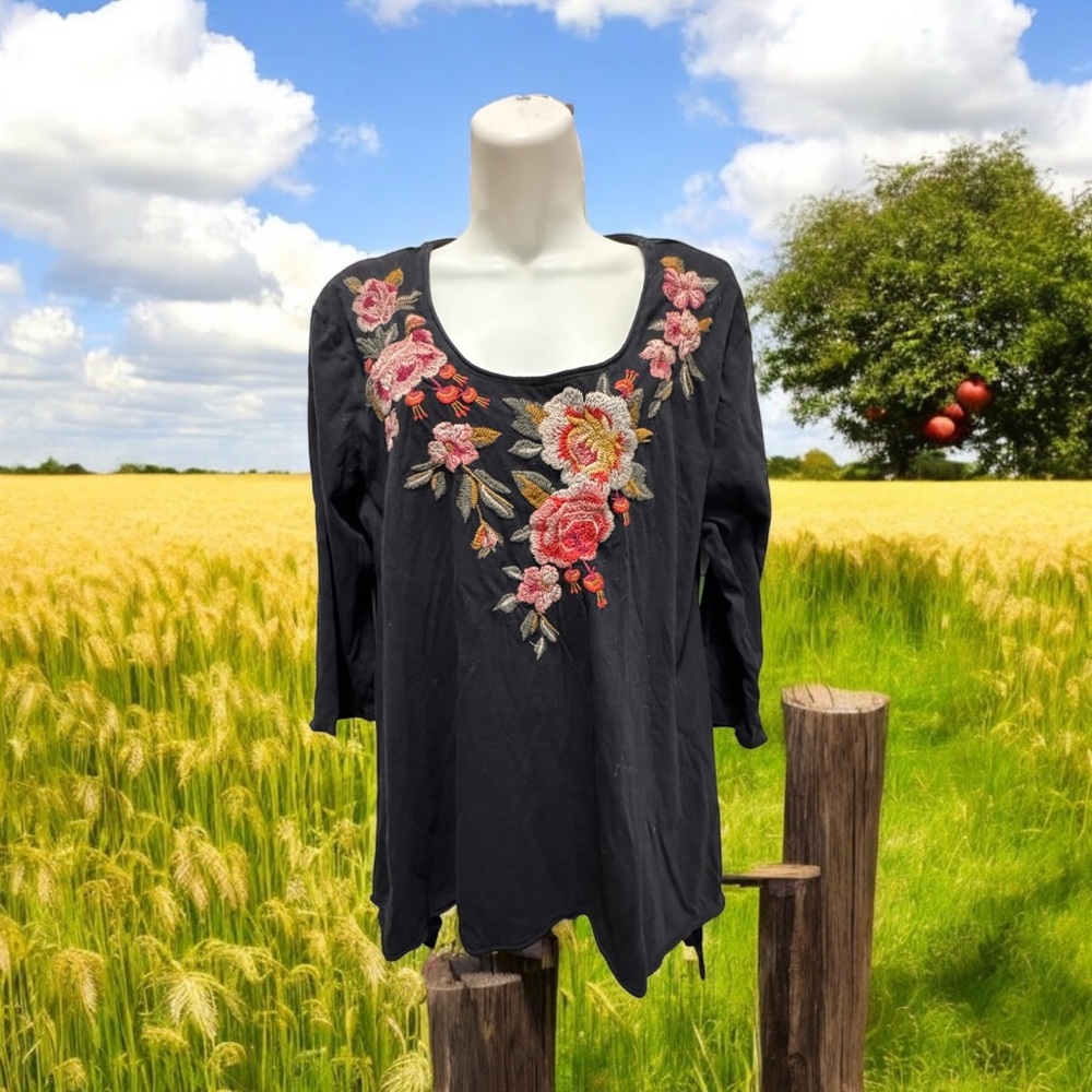 Johnny Was Black Embroidered 3/4 Sleeve cotton Blouse size medium